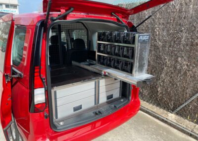 Furgoneta Volkswagen Caddy Maxi Combi para Transporte de Material Sanitario