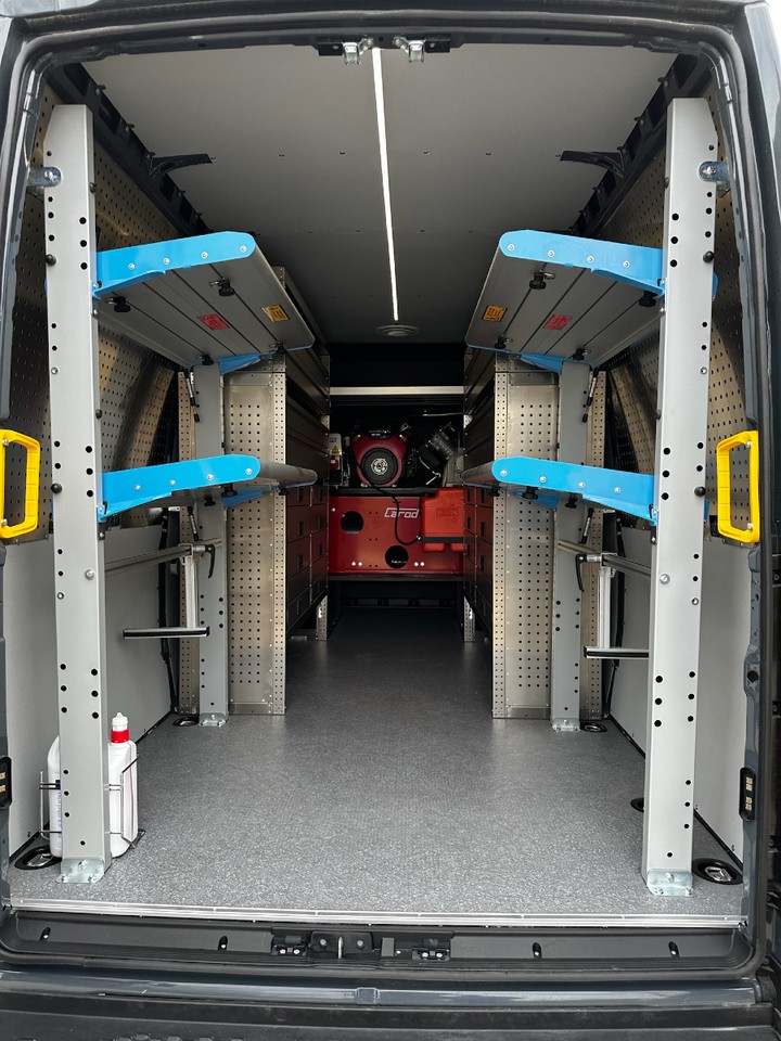 taller móvil con estanterías abatibles - vehículo taller - asistencia en carretera - vehículo de asistencia en carretera